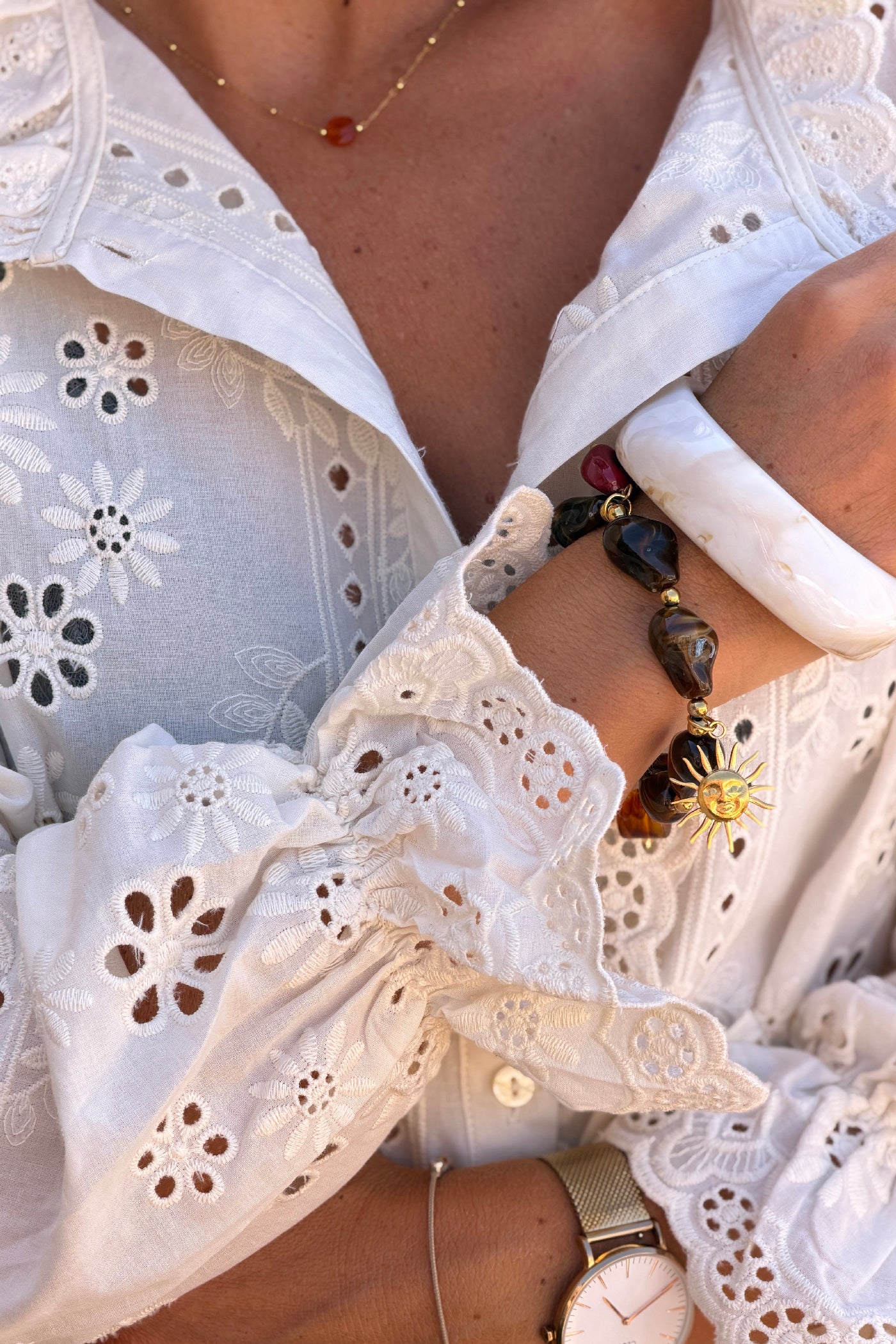 Blouse écrue broderie anglaise col victorien montant froufrous