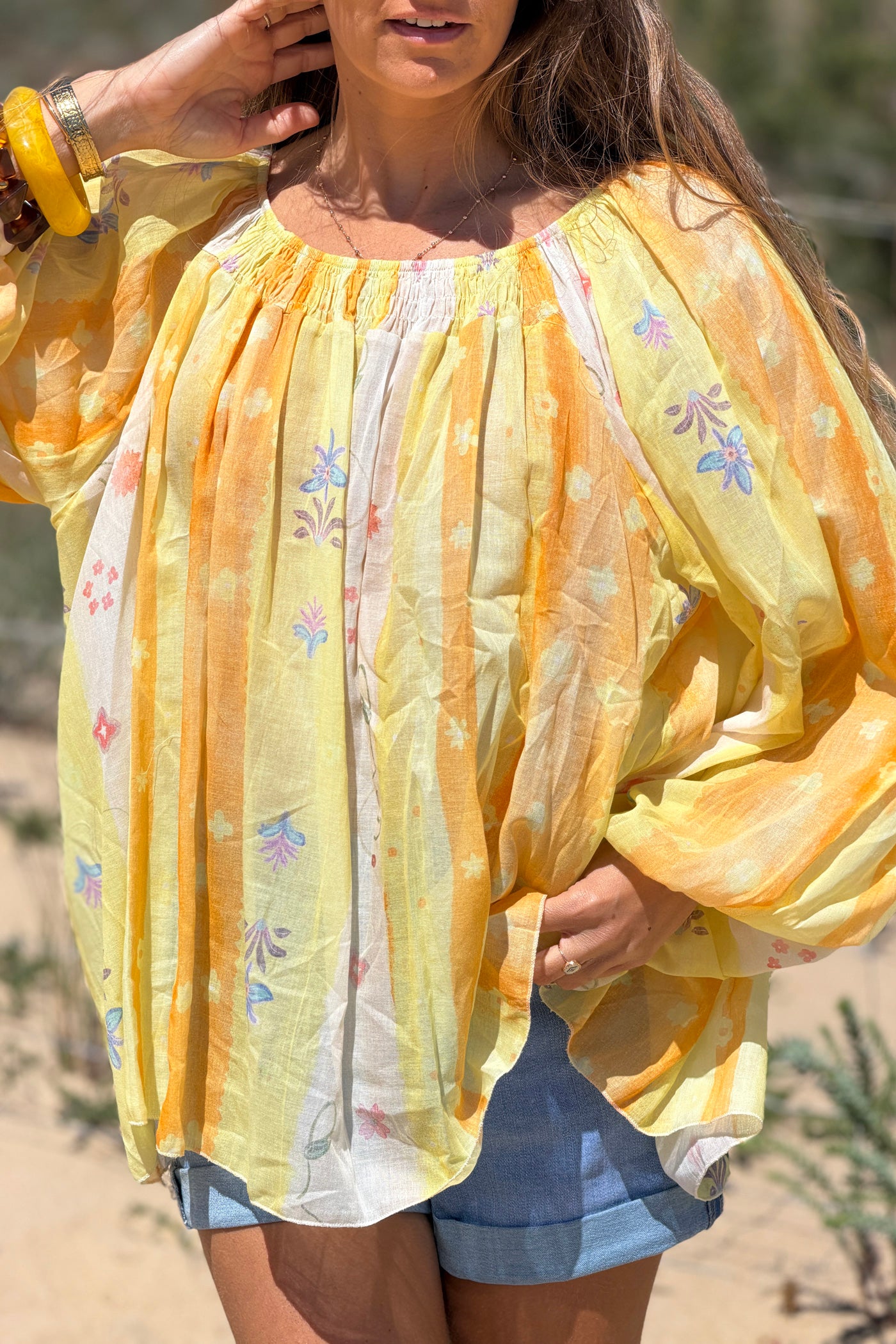 Blouse en voile de coton jaune col élastique motifs printemps fleurs