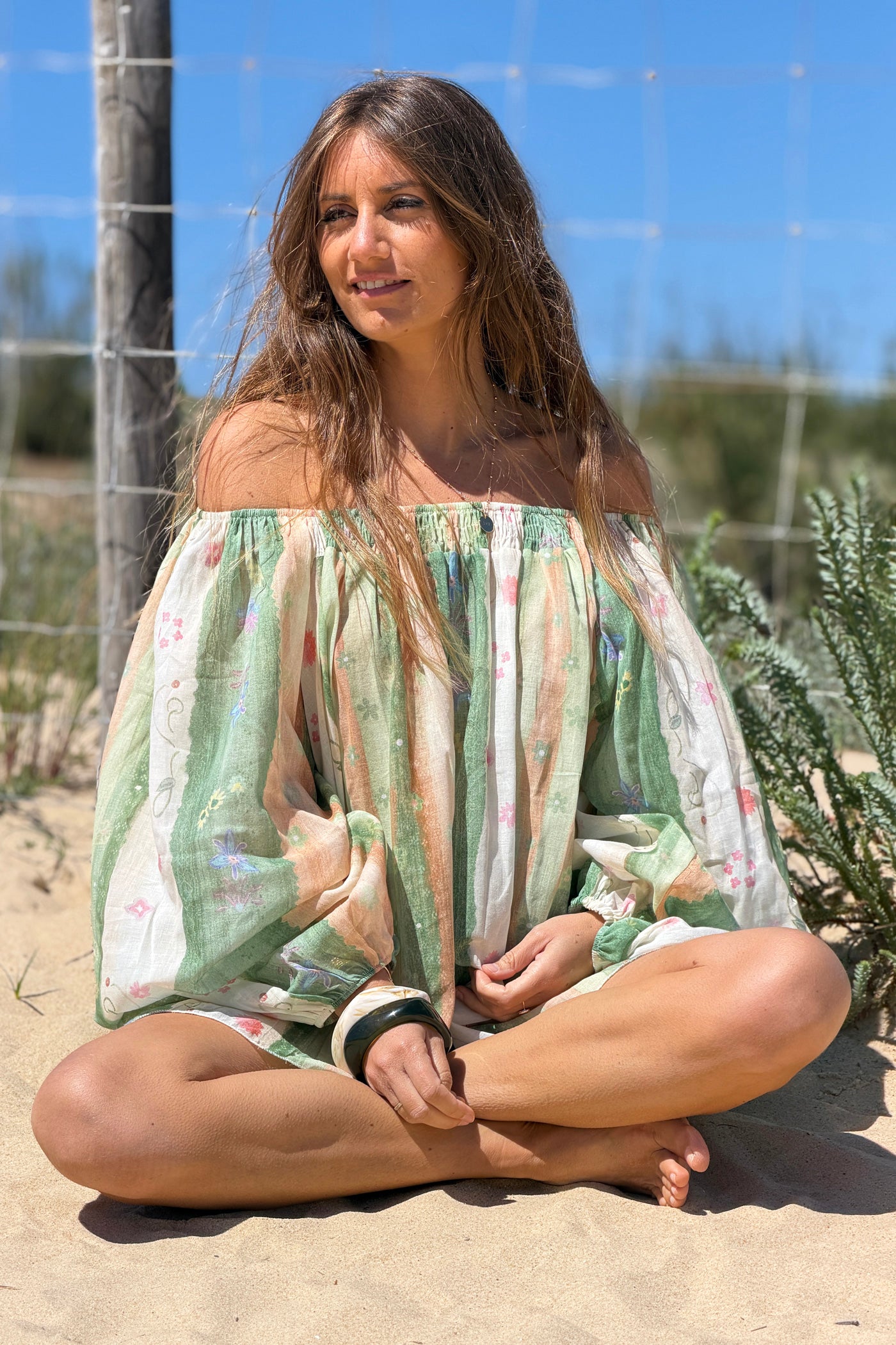 Blouse en voile de coton kaki col élastique motifs printemps fleurs