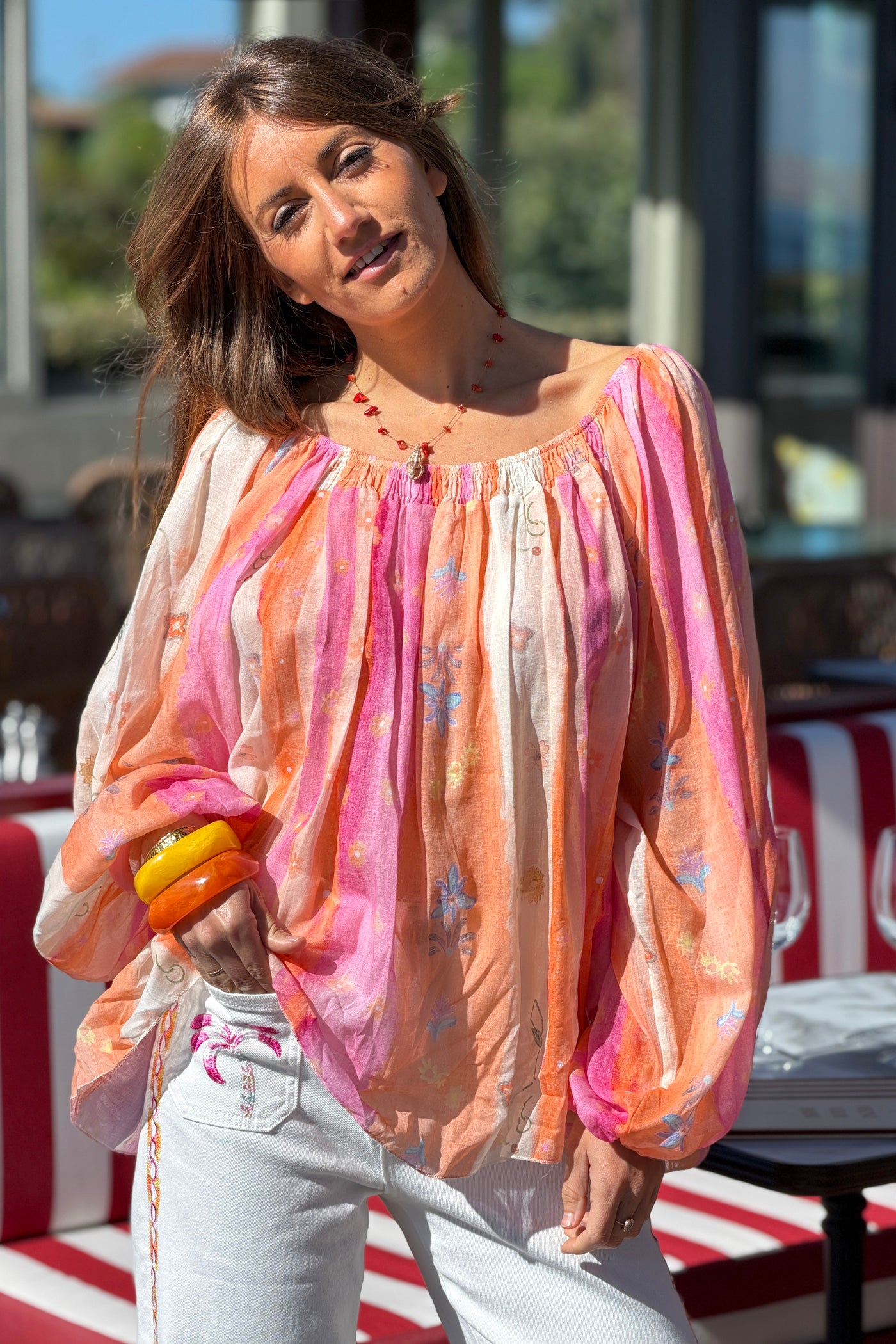 Blouse en voile de coton rose corail col élastique motifs printemps fleurs