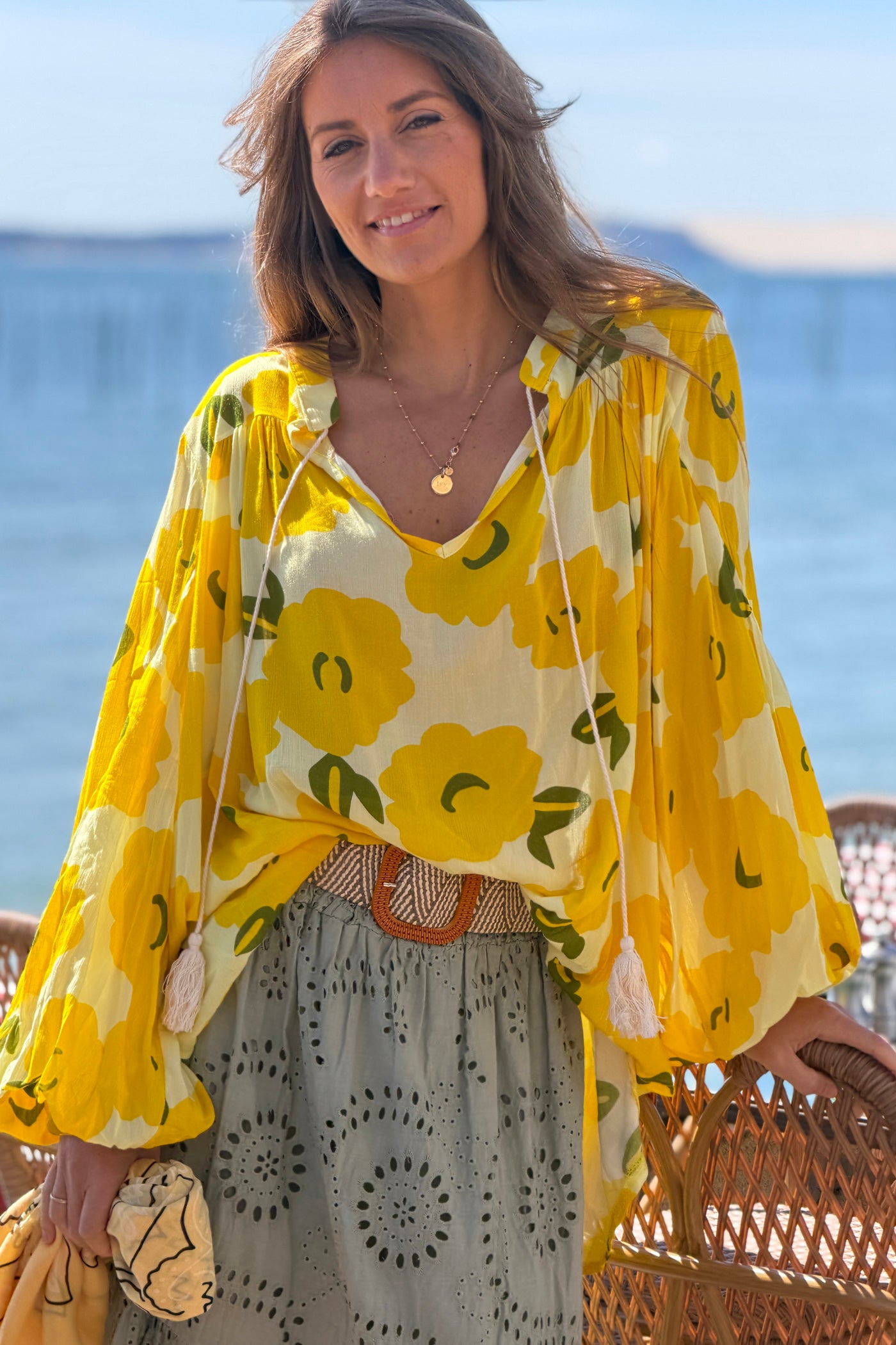 Blouse fluide imprime grosses fleurs jaunes manches bouffantes