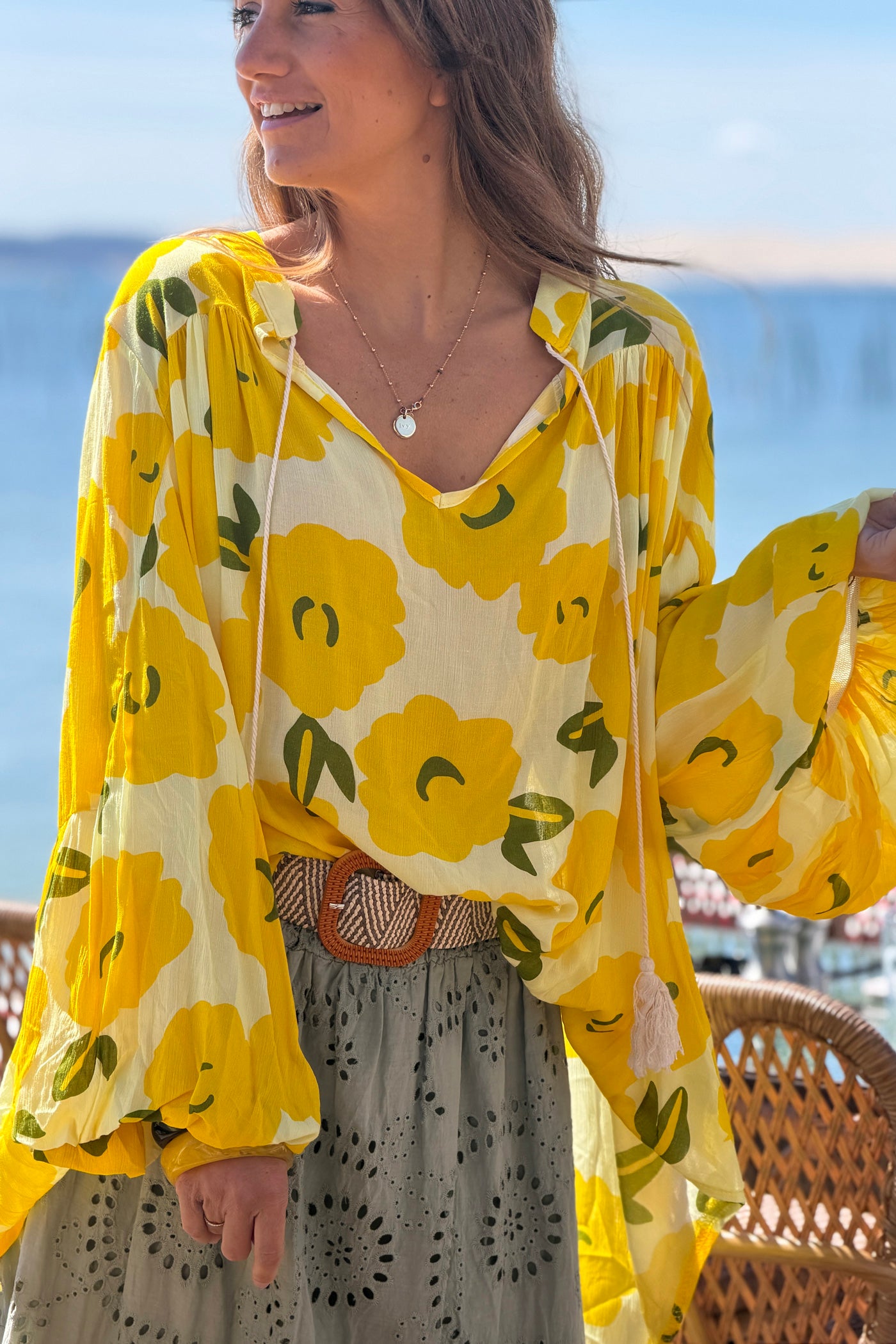 Blouse fluide imprime grosses fleurs jaunes manches bouffantes