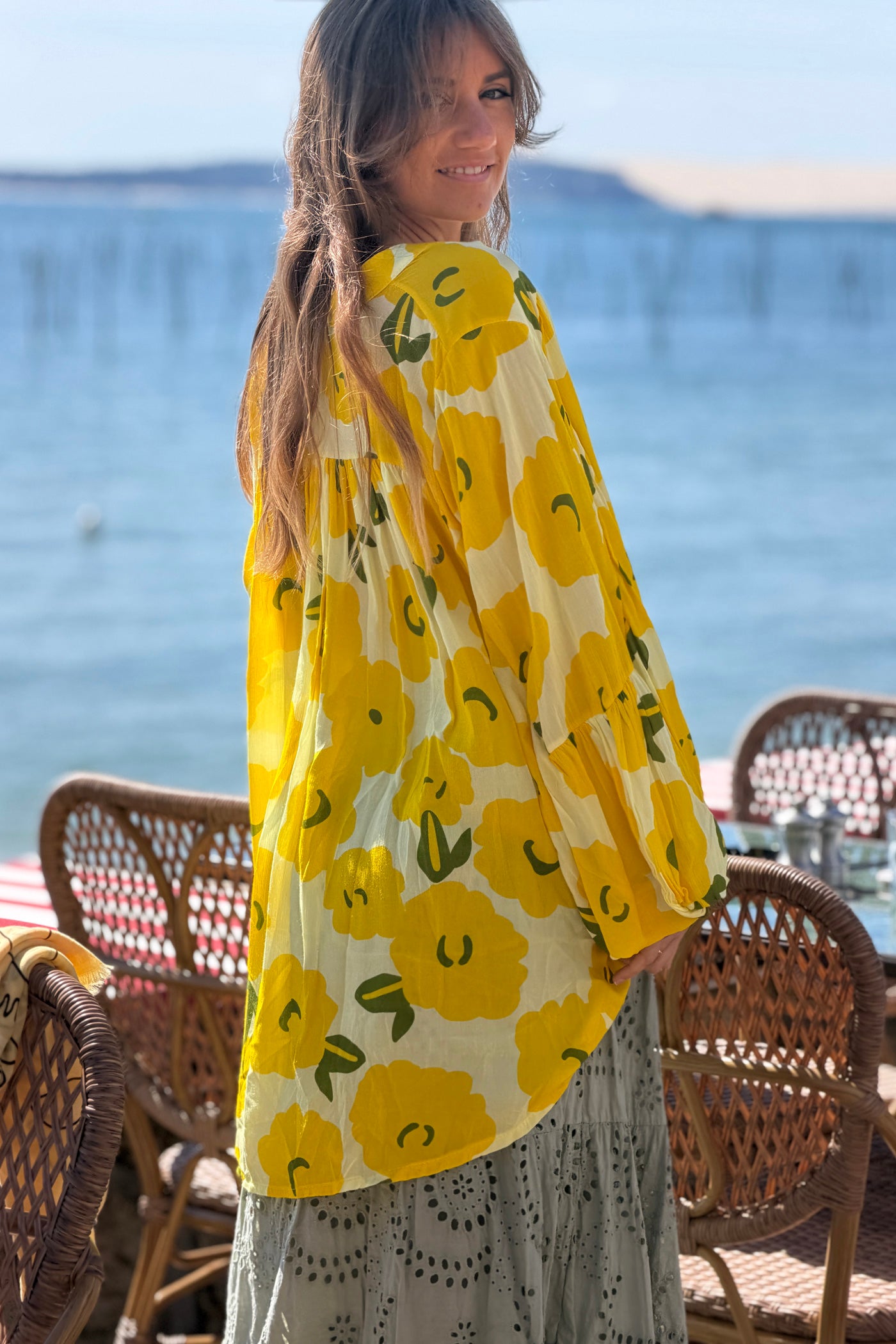 Blouse fluide imprime grosses fleurs jaunes manches bouffantes