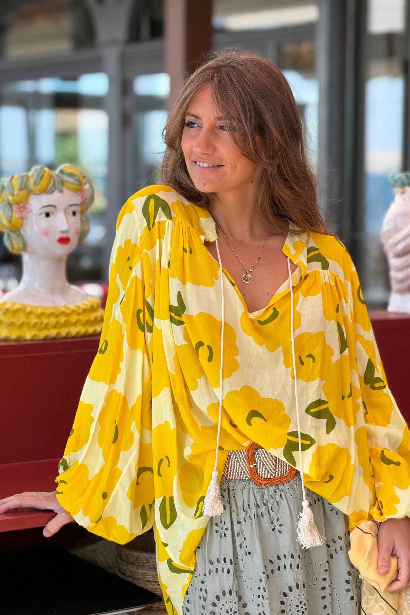Blouse fluide imprime grosses fleurs jaunes manches bouffantes