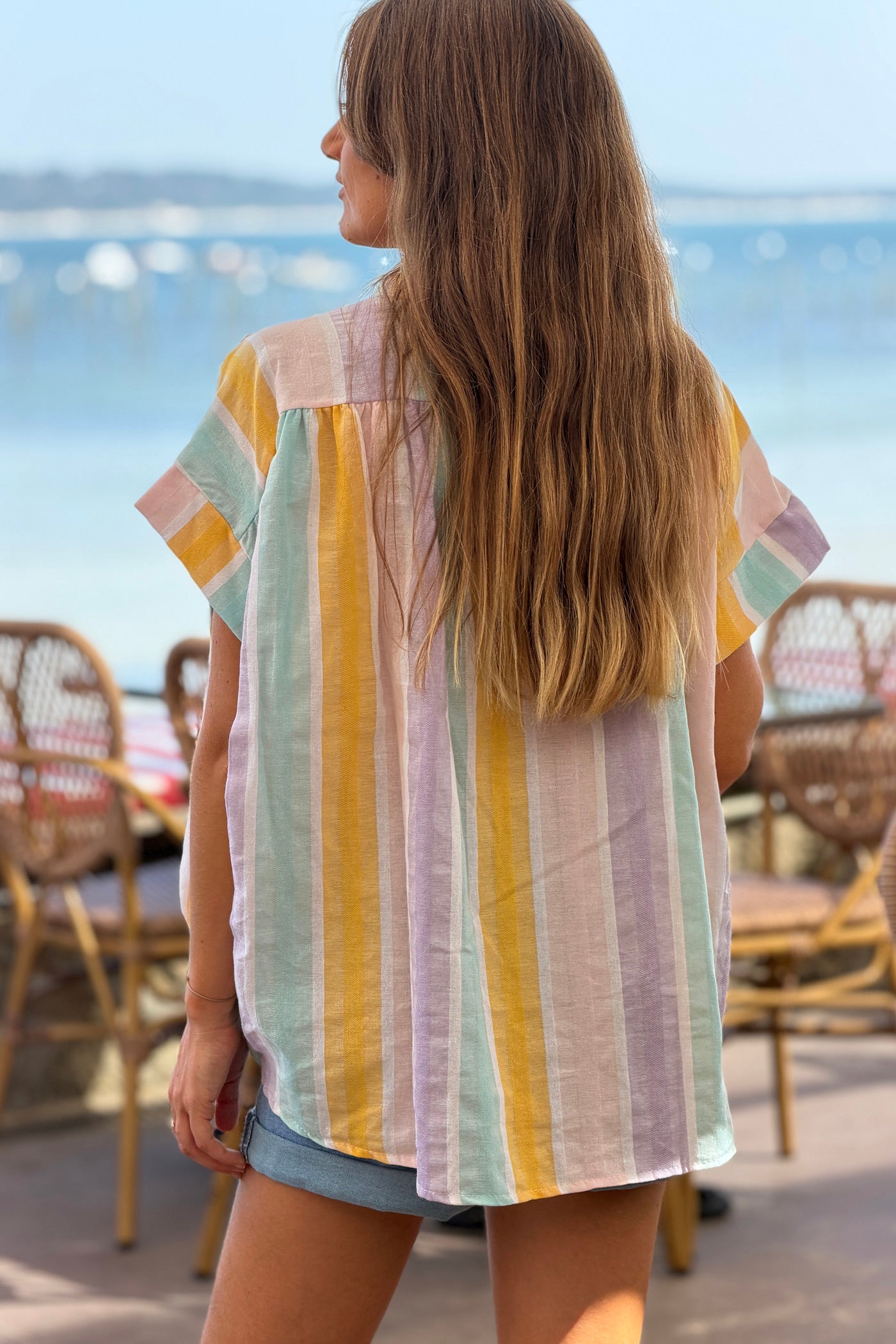 Blouse large en coton rayures pastel jaune et violet à manches courtes