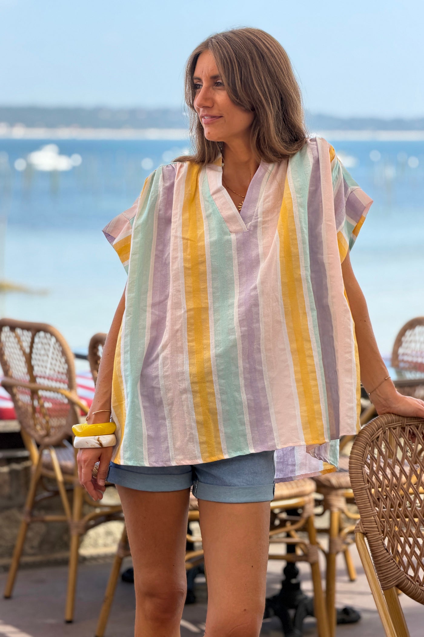 Blouse large en coton rayures pastel jaune et violet à manches courtes