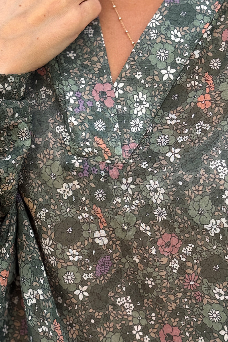 Blouse large vert foncé en coton imprimé petites fleurs col v