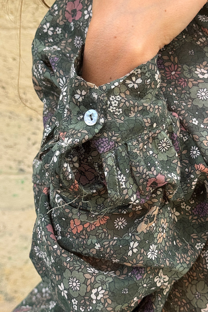 Blouse large vert foncé en coton imprimé petites fleurs col v