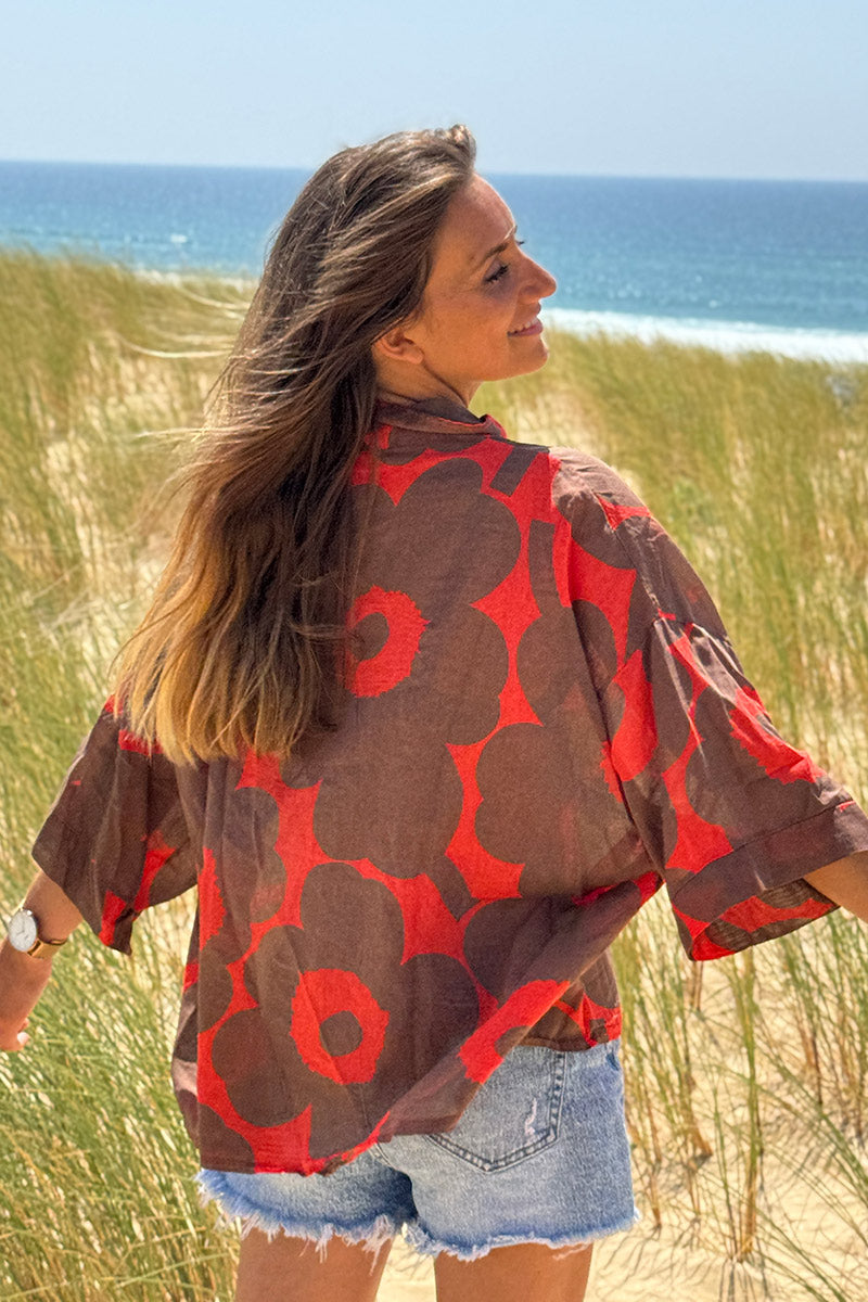 Blouse légère en voile de coton orange motifs grandes fleurs marron col chemise v
