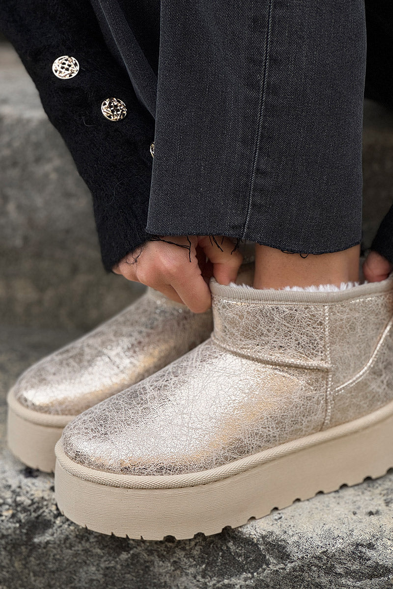 Botas de plataforma baja con forro de piel dorada