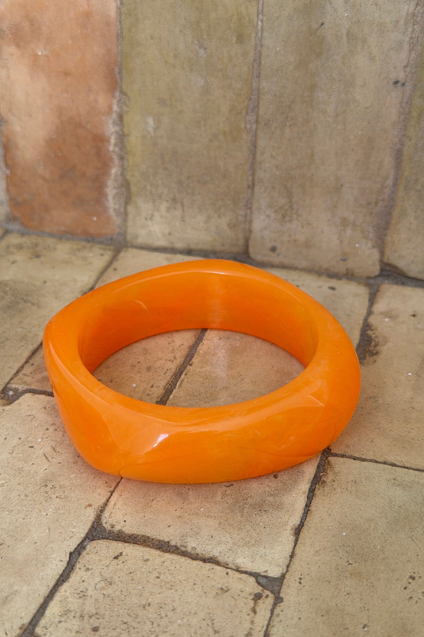 Bracelet jonc en résine marbré orange