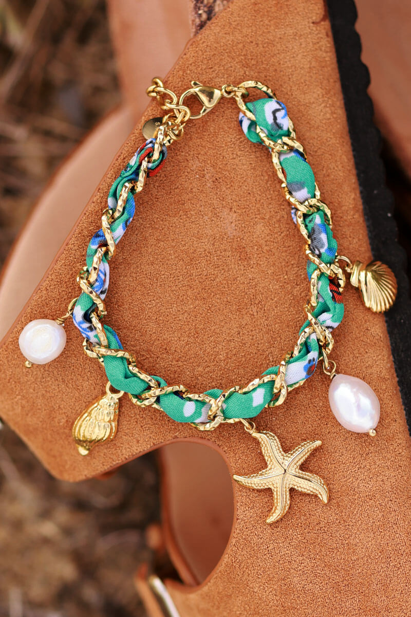 Bracelet maille dorée et tissu torsade turquoise imprimé pendentifs coquillages et perles d'eau douce