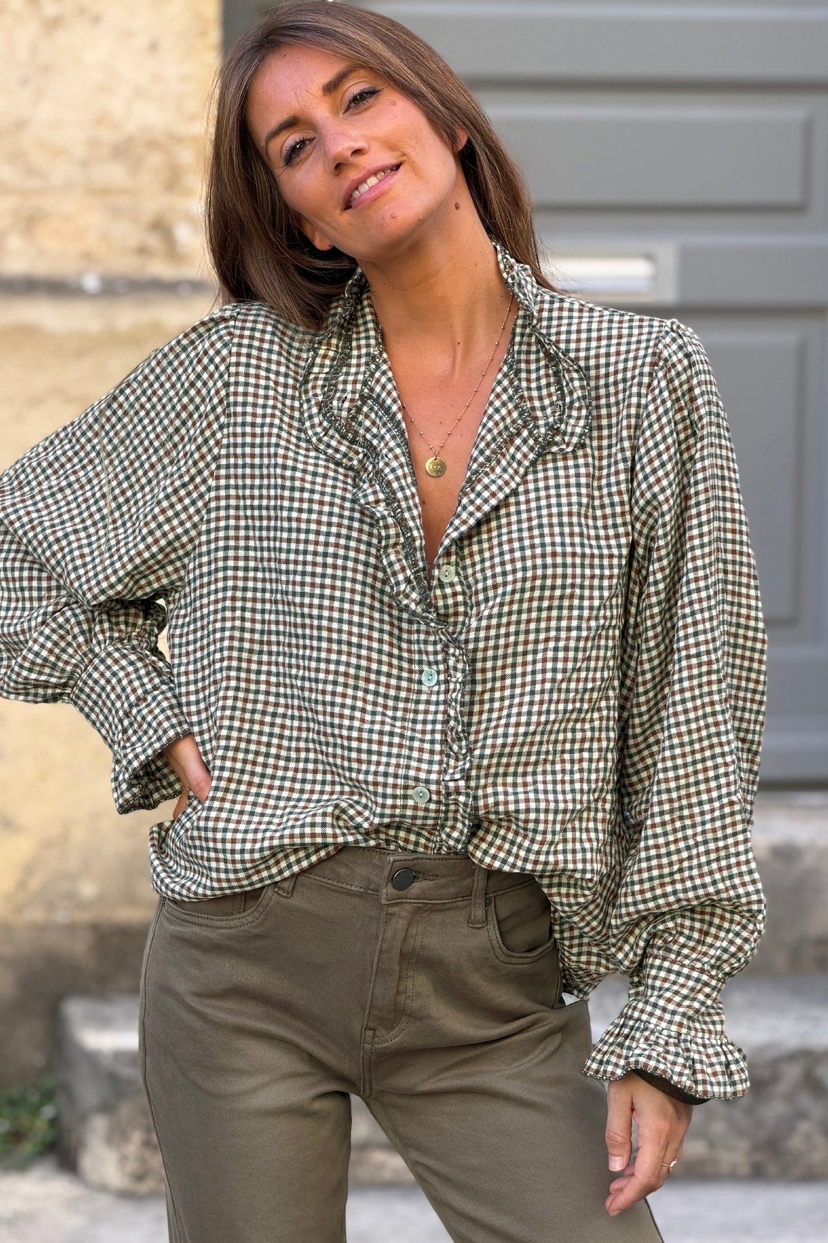 Chemise à petits carreaux kaki en flanelle détail volants froufrous col et manches