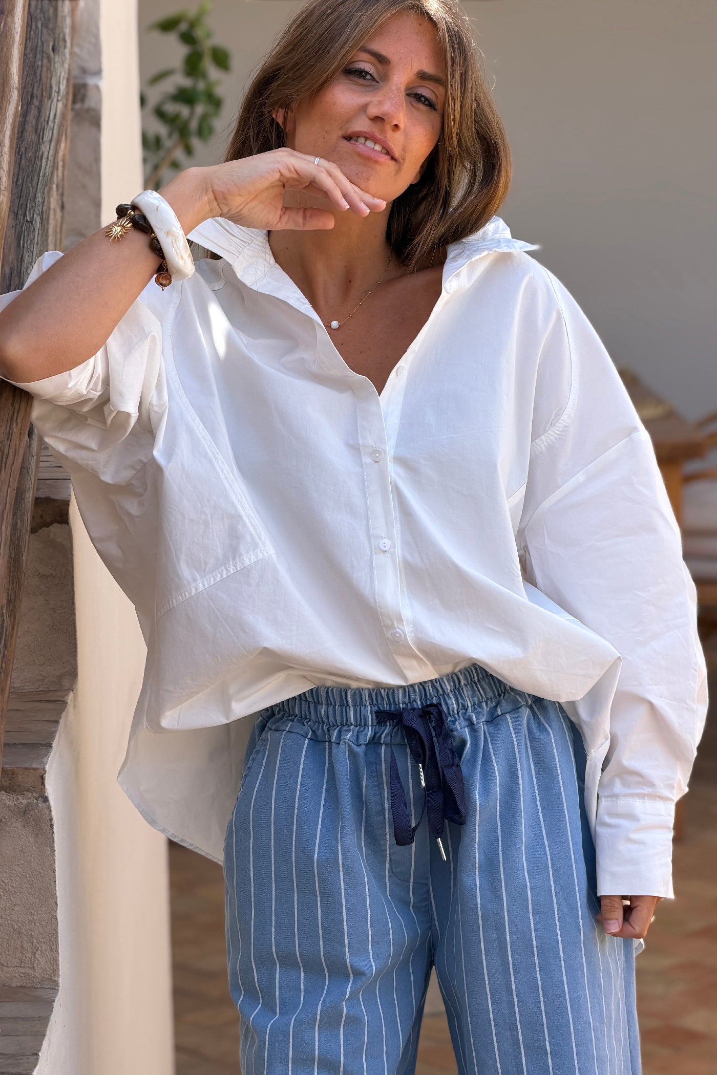 Chemise blanche large col victorien montant