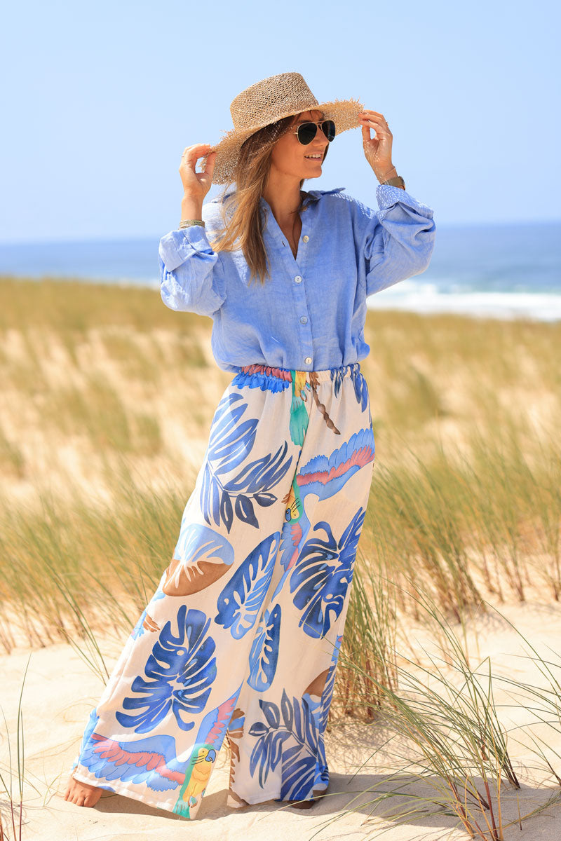 Camisa de lino azul cielo con botones nacarados