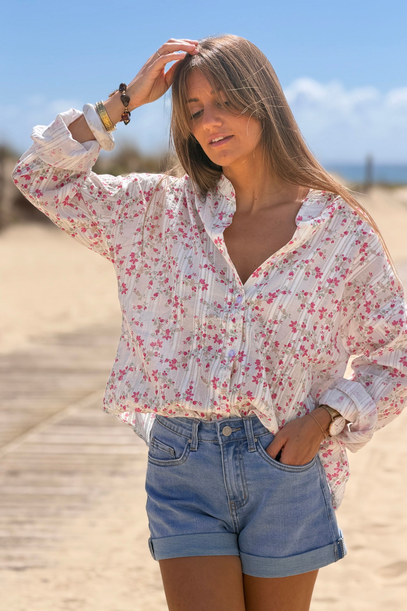 Chemise en coton motif petite fleurs fuchsia rayures broderie ajourée