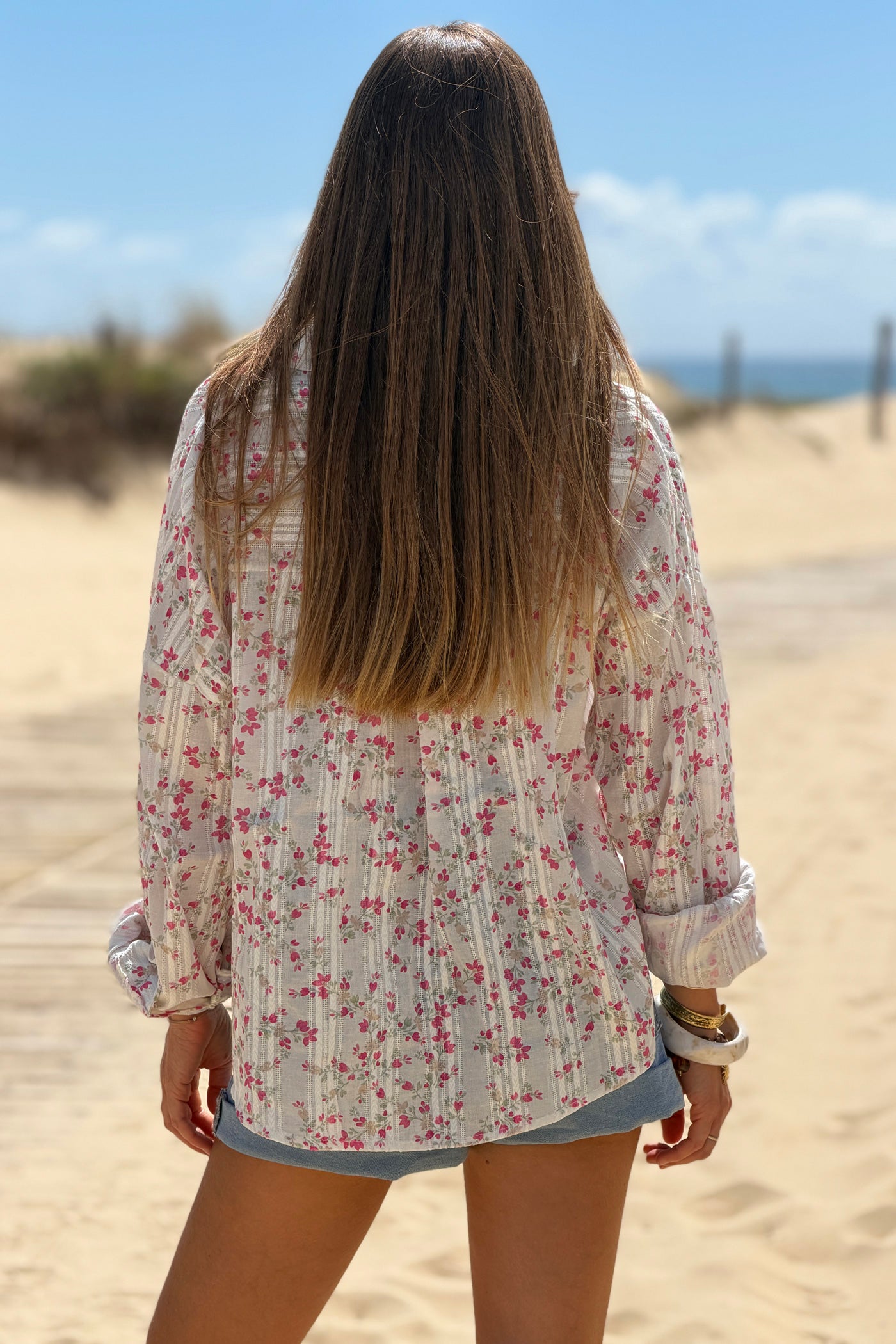 Chemise en coton motif petite fleurs fuchsia rayures broderie ajourée