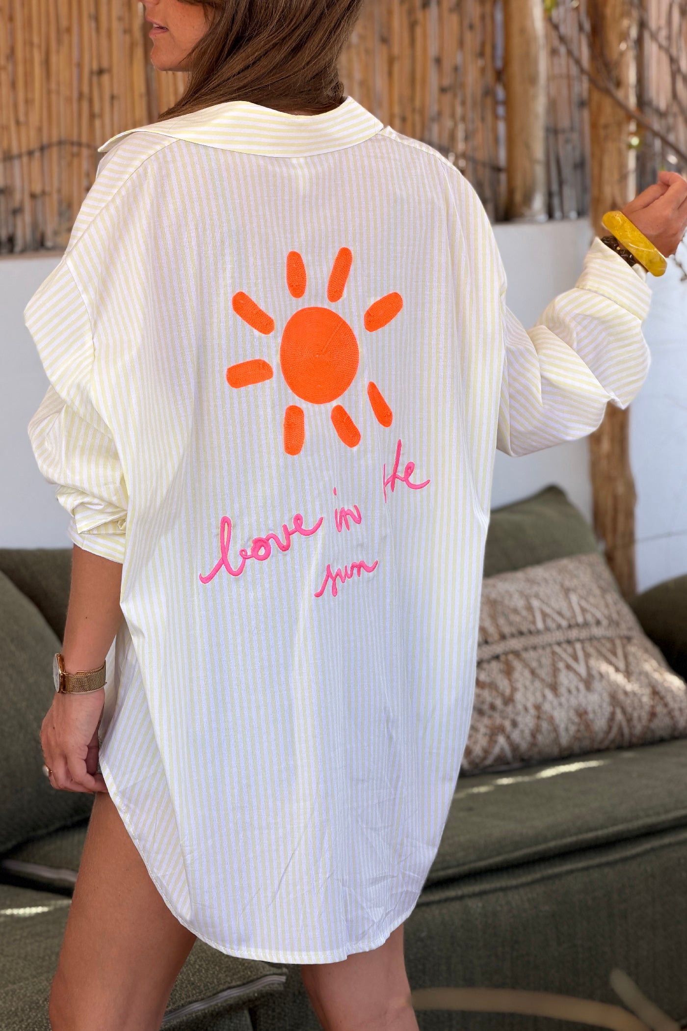Chemise rayée jaune broderie soleil Love in the sun au dos