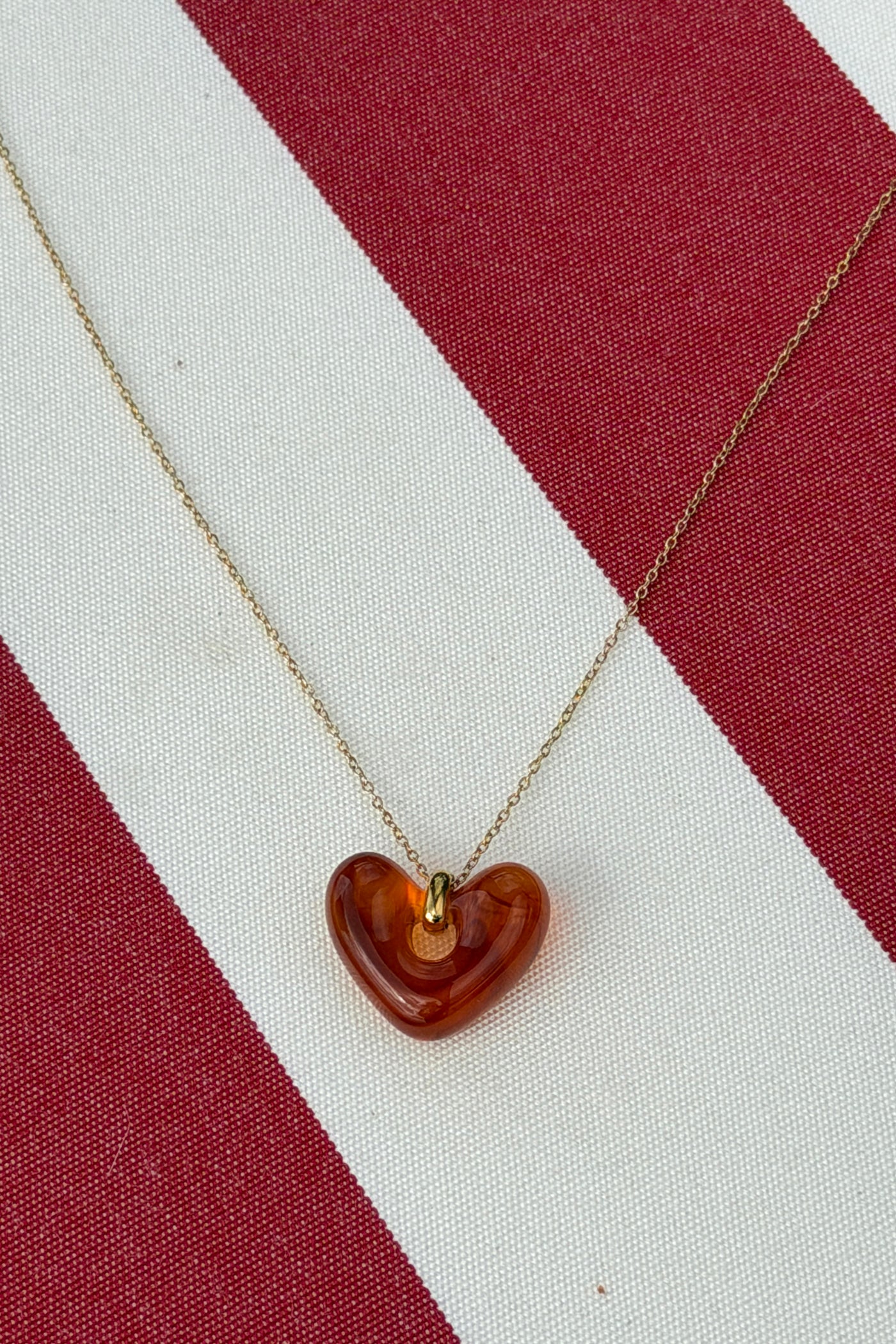Collier chaine dorée pendentif coeur acetate marron écaille