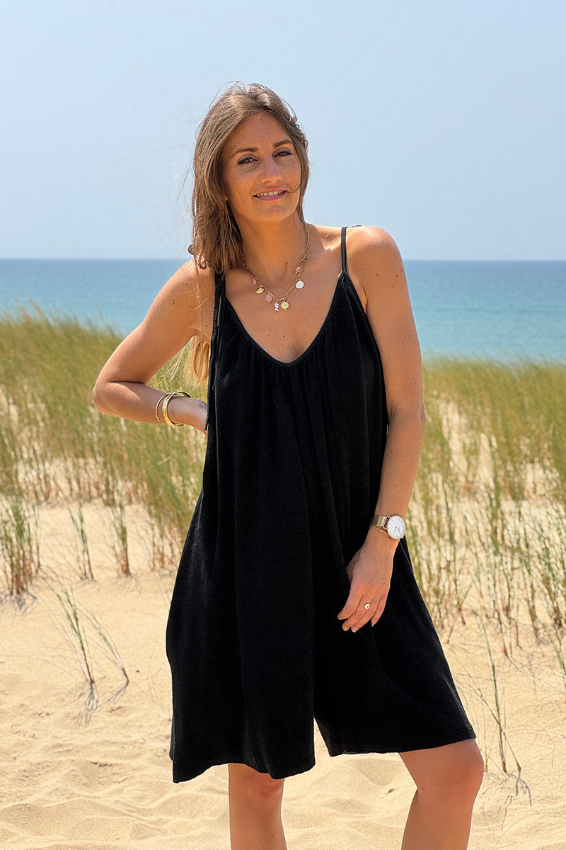 Combi short loose noir en éponge à bretelles