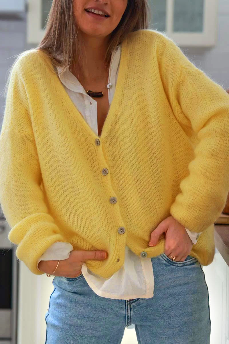 Gilet uni jaune en maille petits boutons nacrés