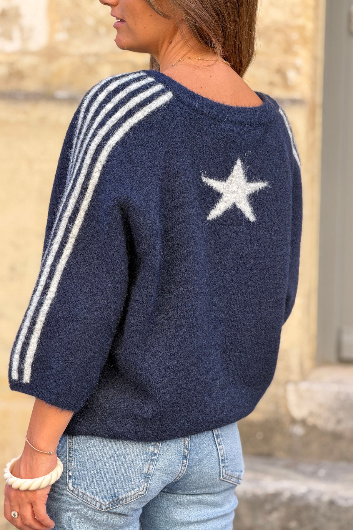 Gilet en maille bleu marine détails rayures et étoile écrue manches 3/4