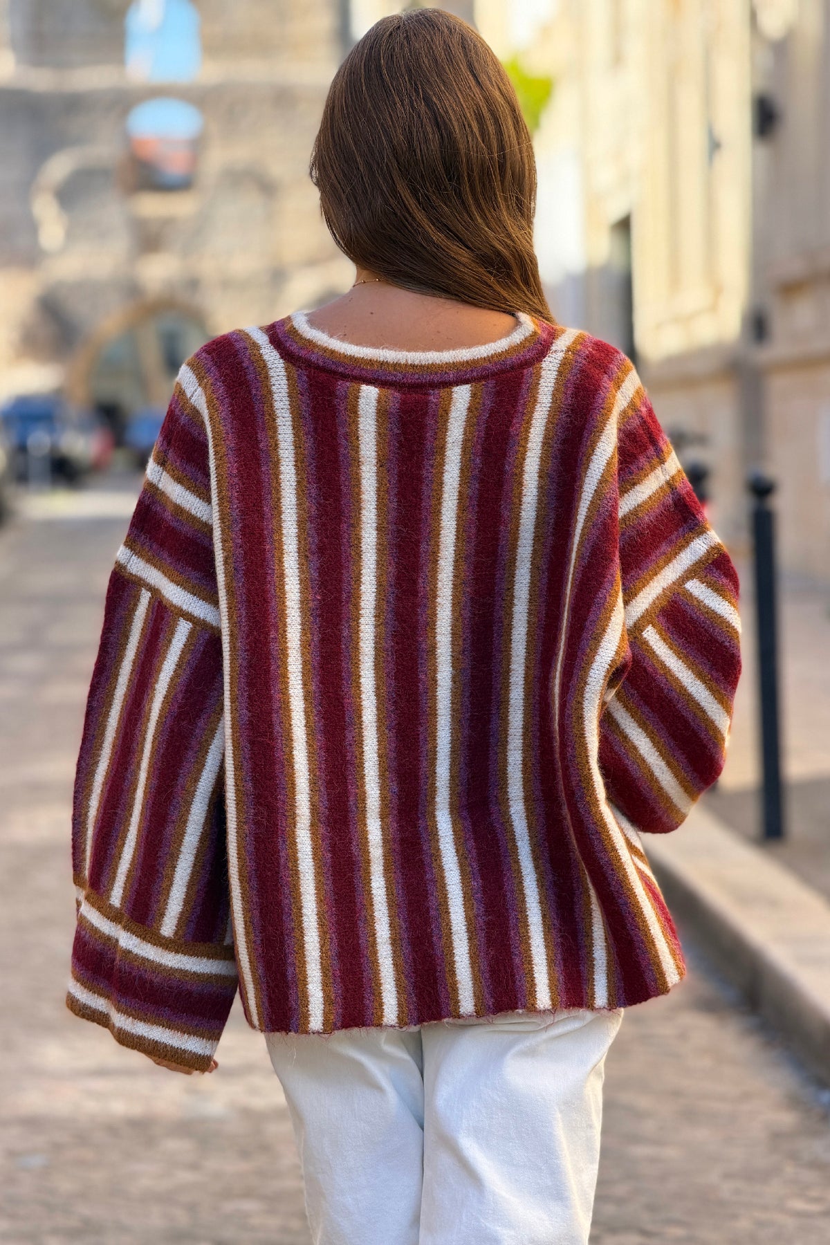 Gilet moelleux rayures bordeaux et camel fermeture nœuds style veste mexicaine