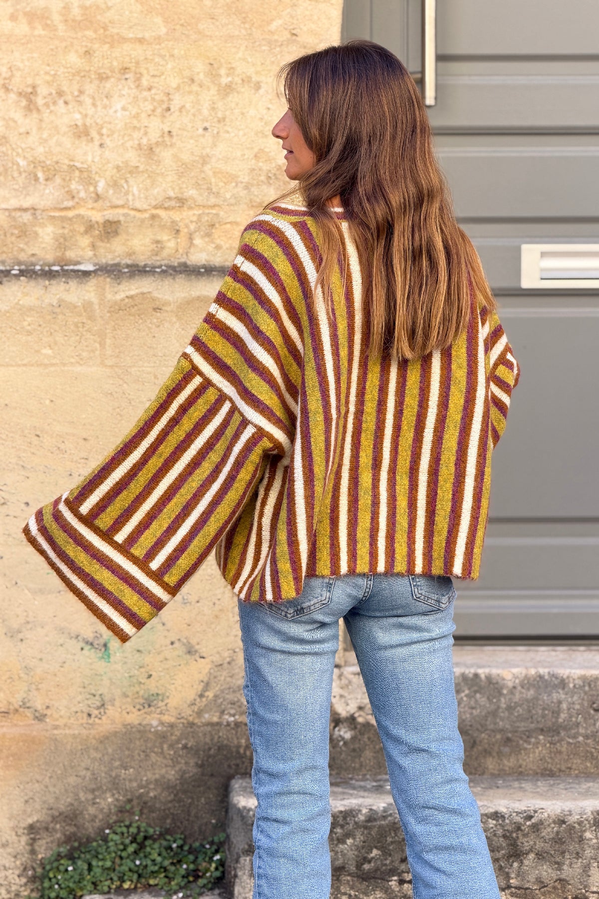 Gilet moelleux rayures vert et camel fermeture nœuds style veste mexicaine