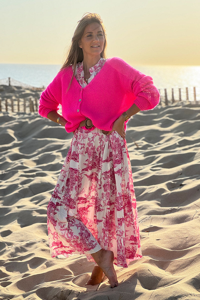 Cárdigan liso fucsia neón de punto fino con pequeños botones perlados
