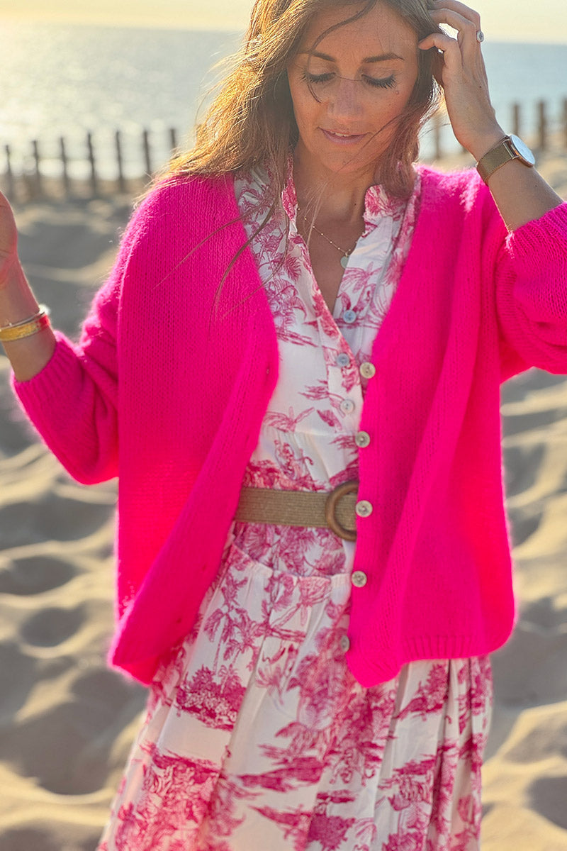 Cárdigan liso fucsia neón de punto fino con pequeños botones perlados