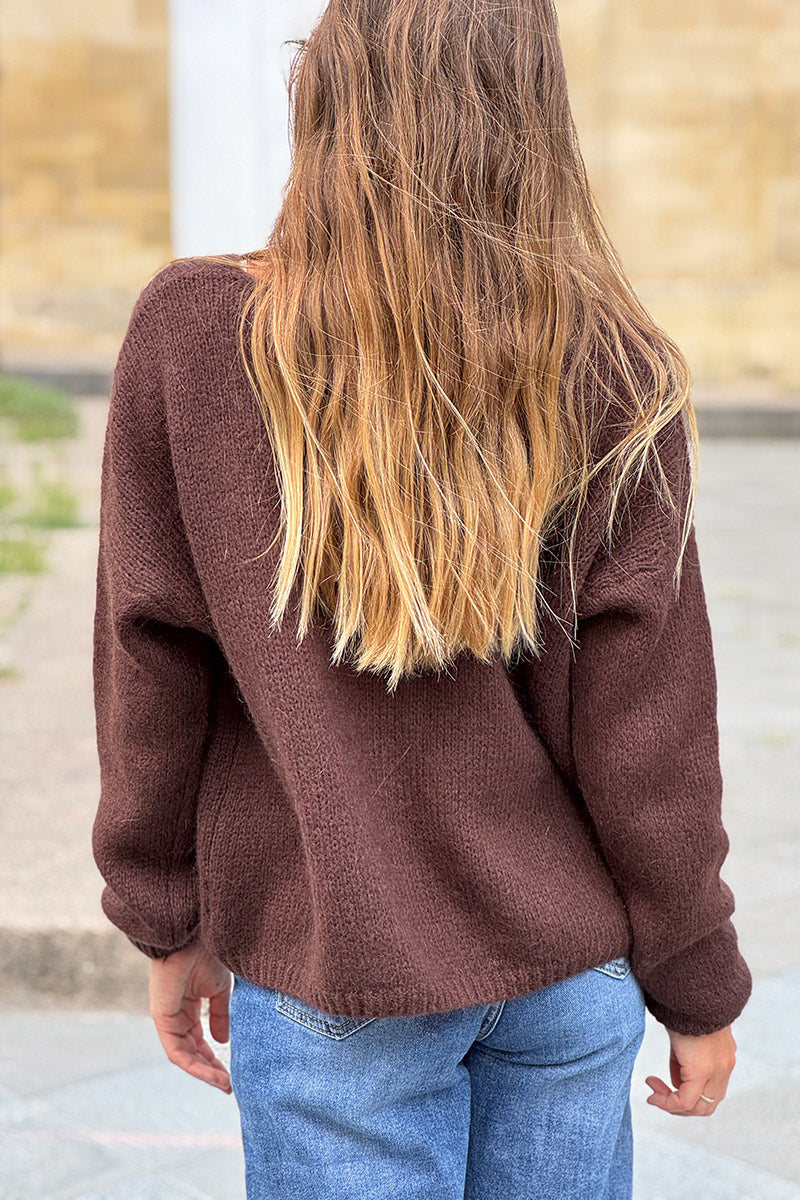 Gilet uni marron chocolat en maille petits boutons nacrés