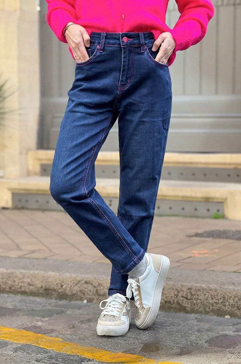 Jean fonce délave détail coutures rose fuchsia coupe slim