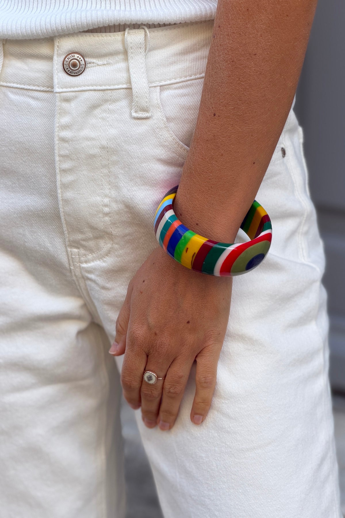 Jonc en résine motif multicolore aléatoire