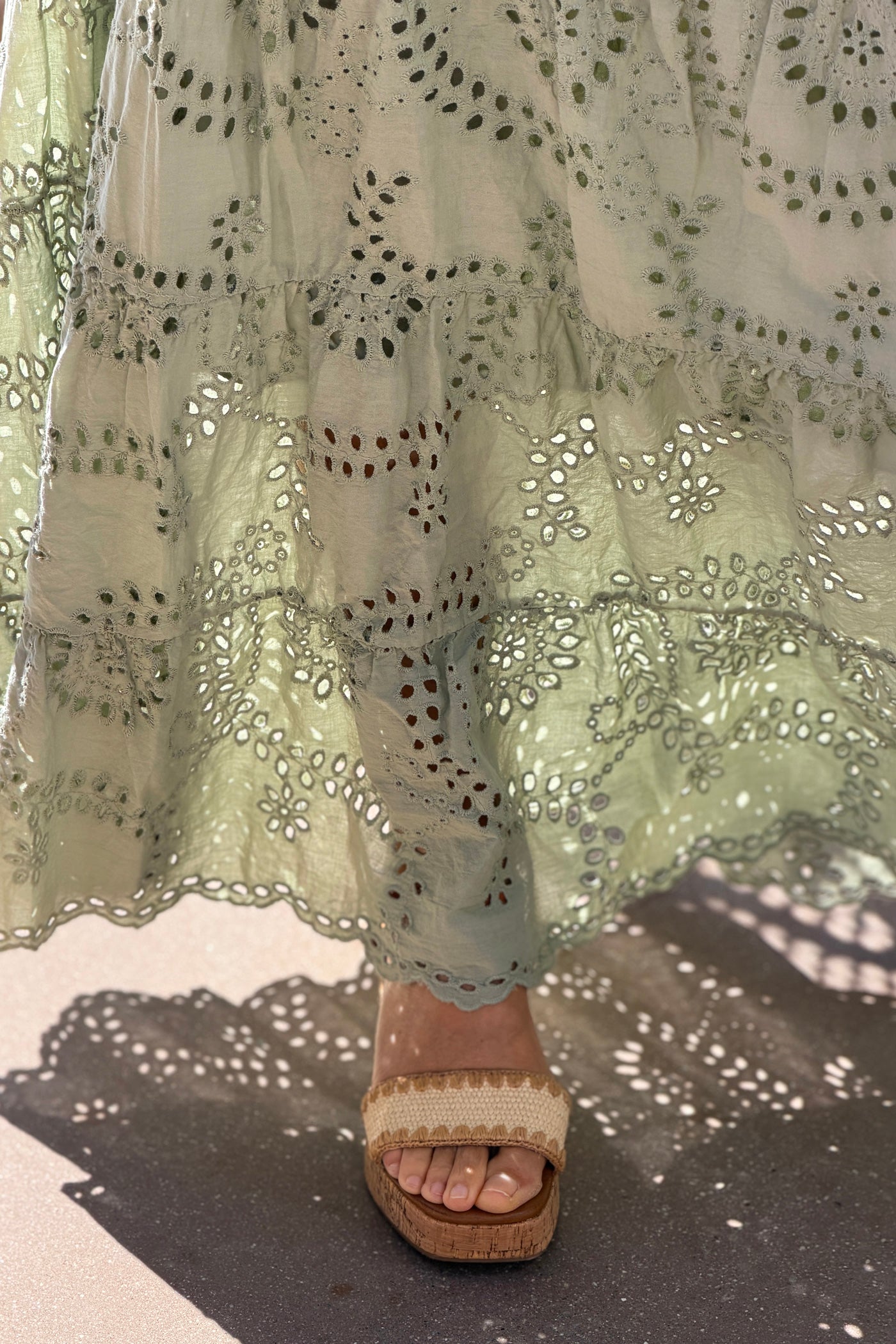 Jupe kaki longue en broderie anglaise doublée ceinture élastique style raphia beige
