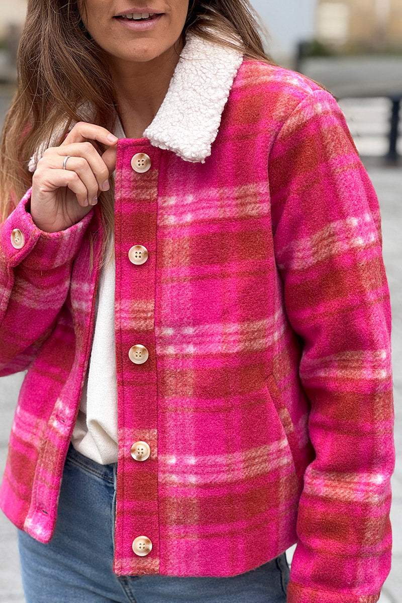 Manteau court à carreaux fuchsia en feutrine col moumoute