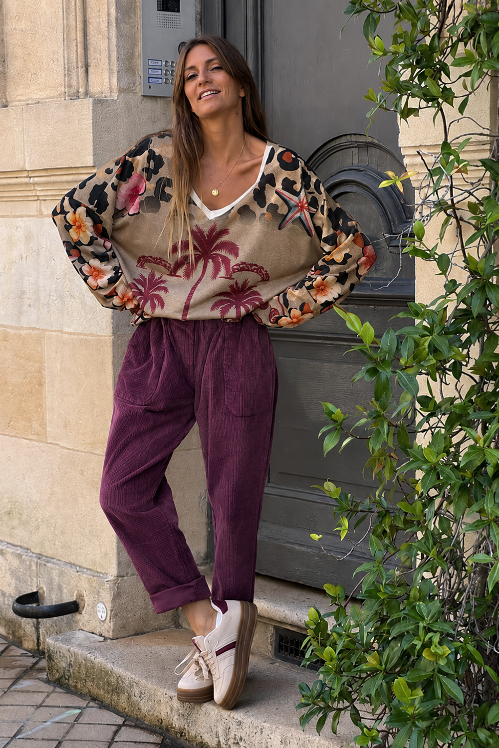 Pantalon aubergine en velours côtelé coupe paperbag taille élastique