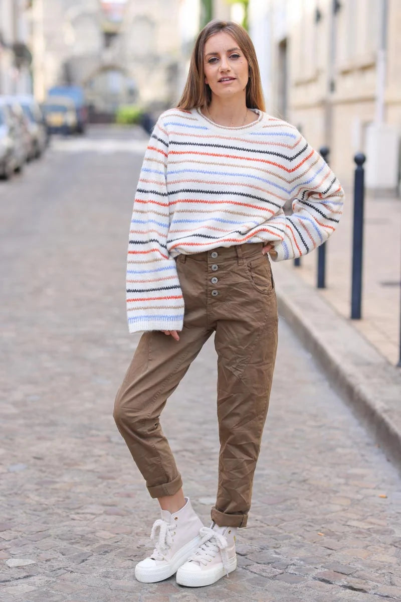 Pantalón bimateria camel de lona y punto elástico con botones
