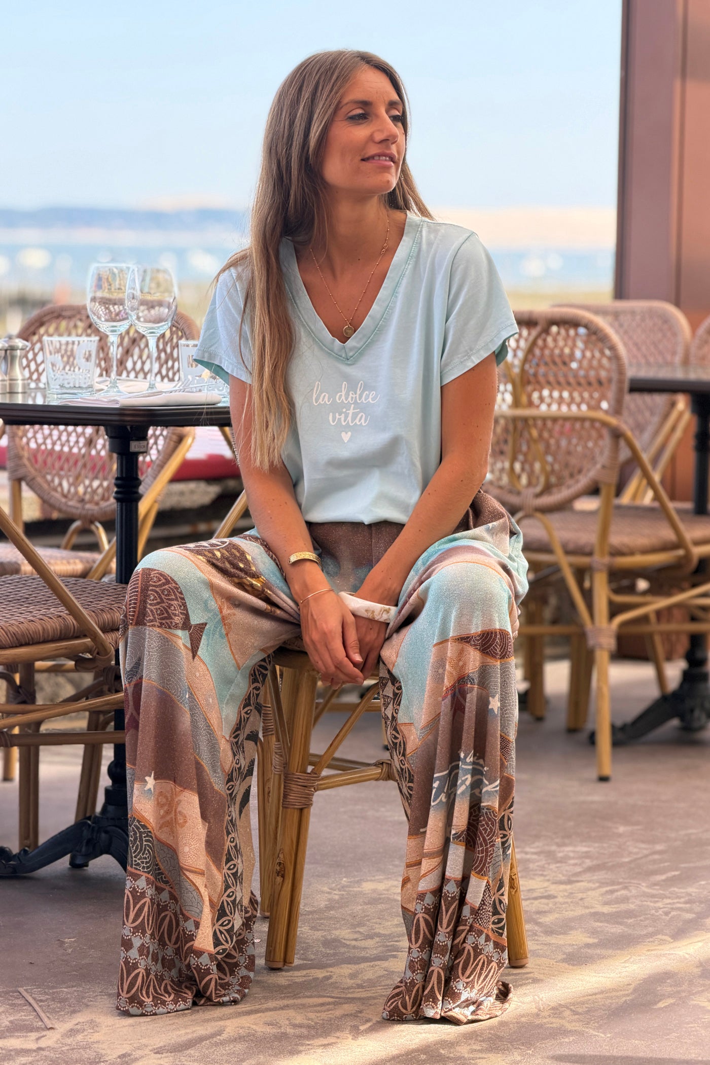 Pantalon confort et souple brillant coupe large imprimé poissons et palmiers