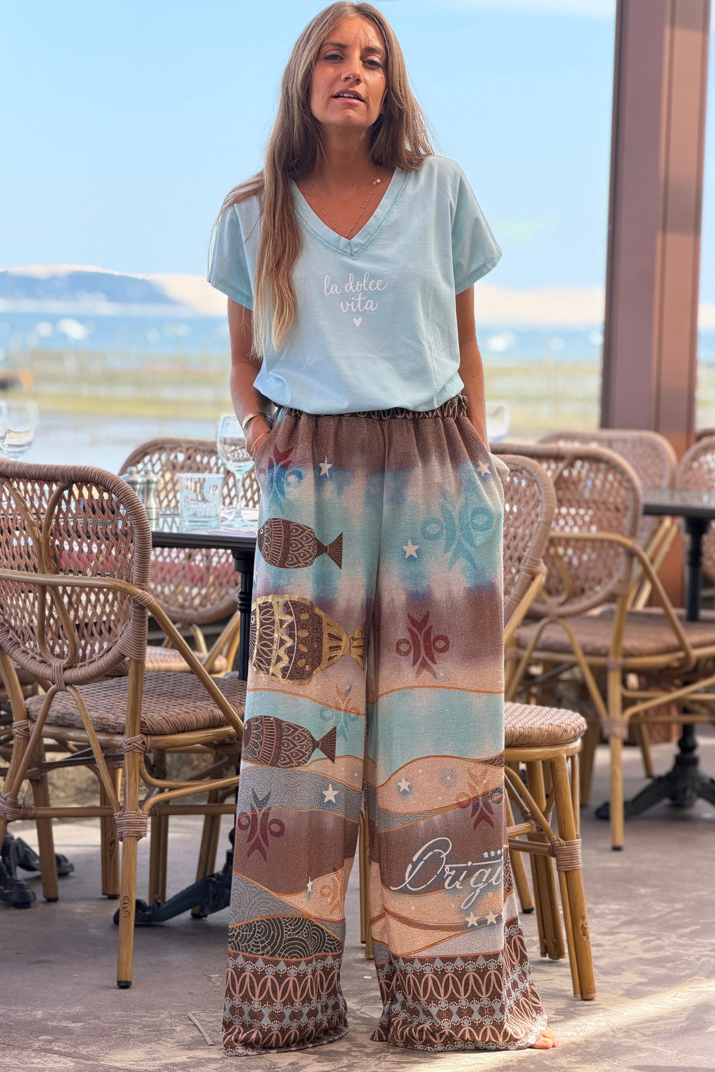 Pantalon confort et souple brillant coupe large imprimé poissons et palmiers