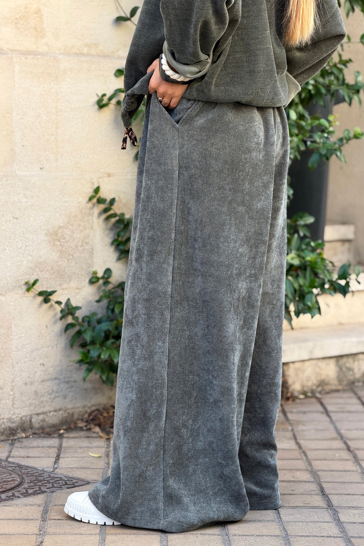 Pantalon confort large et souple kaki en velours taille élastique lien léopard