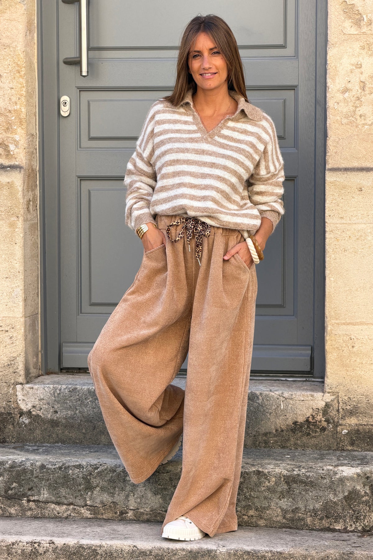 Pantalon confort large et souple camel clair en velours taille élastique lien léopard