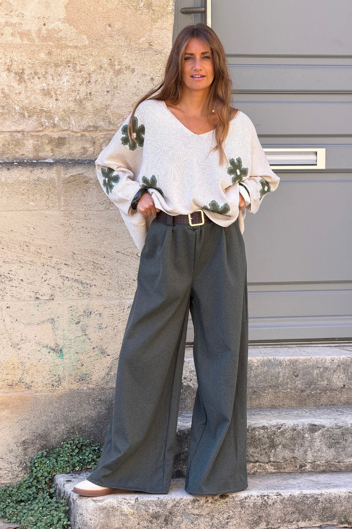 Pantalon duveteux kaki large motif chevrons taille élastique avec ceinture simili tressée