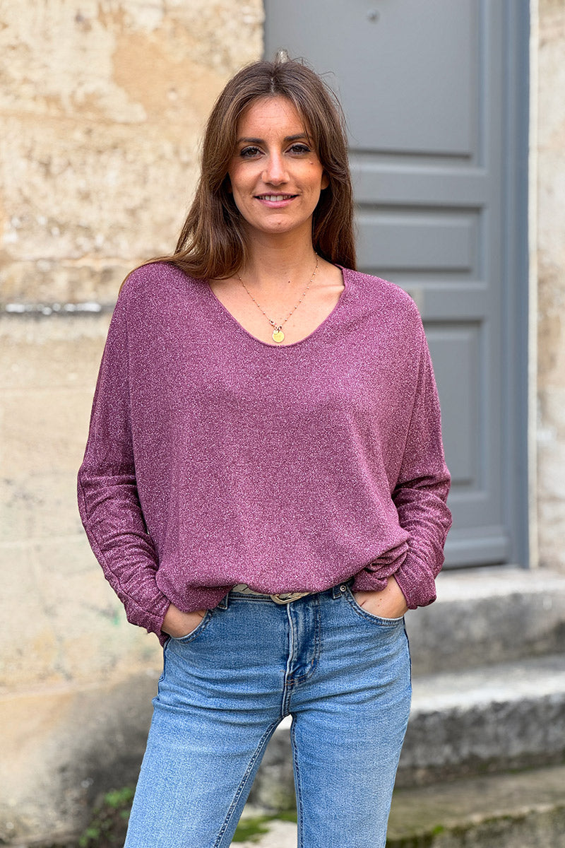Suéter oversize berenjena con punto de lúrex brillante y cuello en pico
