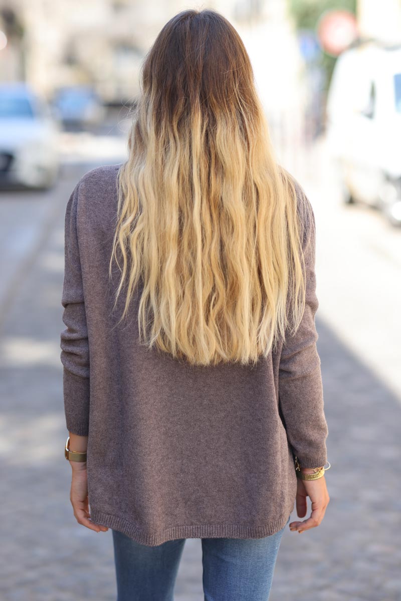 Pull basique taupe col V D001 (1)