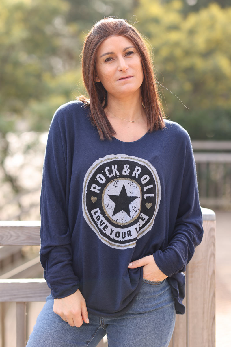 Pull doux et confort bleu marine logo rock and roll étoile