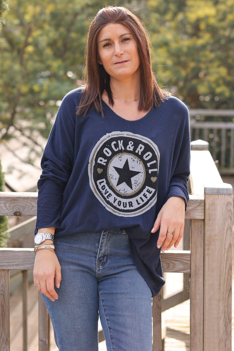 Pull doux et confort bleu marine logo rock and roll étoile