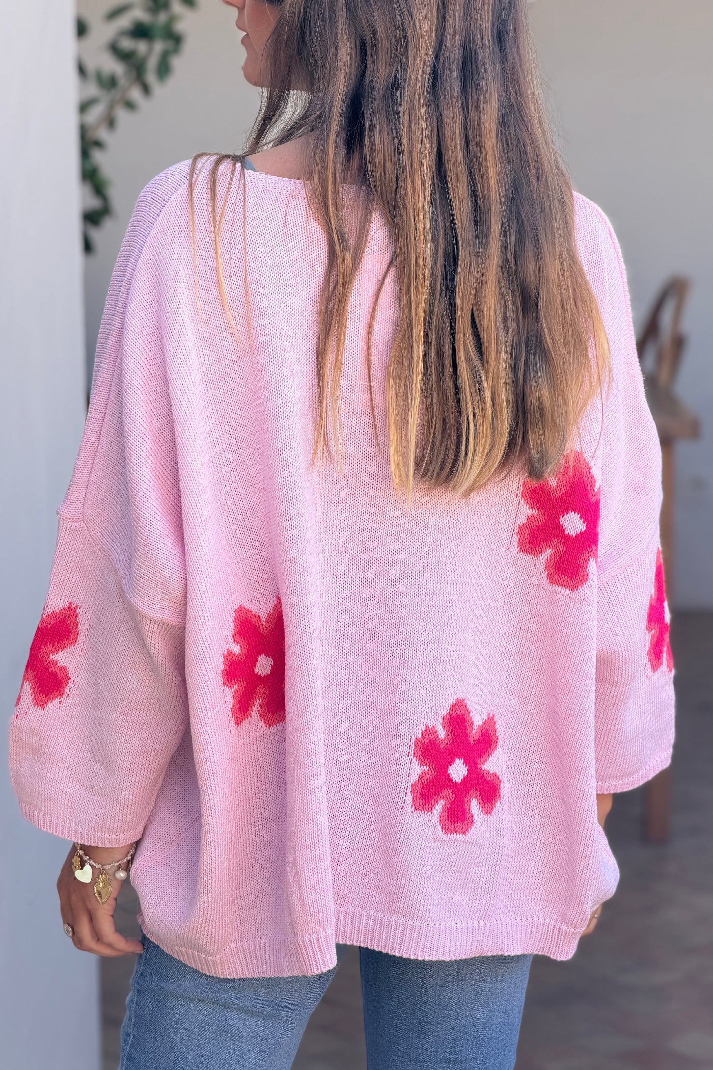 Pull en maille coton rose motif fleurs marguerites dégradées fuchsia