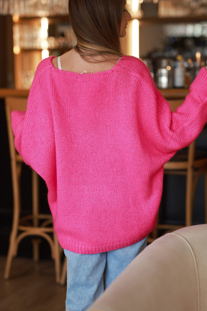 Pull fuchsia fluo en maille col v manches chauve souris