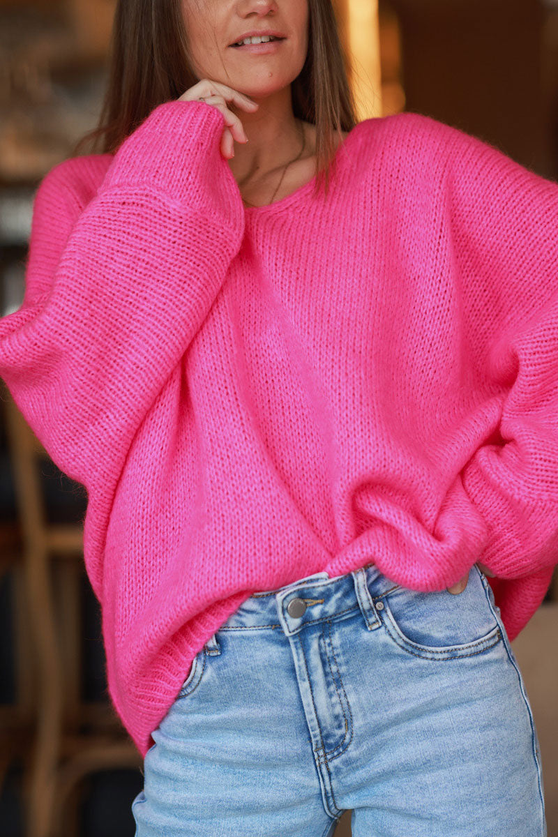 Pull fuchsia fluo en maille col v manches chauve souris