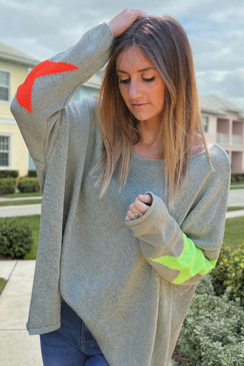 Pull kaki en maille coton étoiles colorées dos et manches